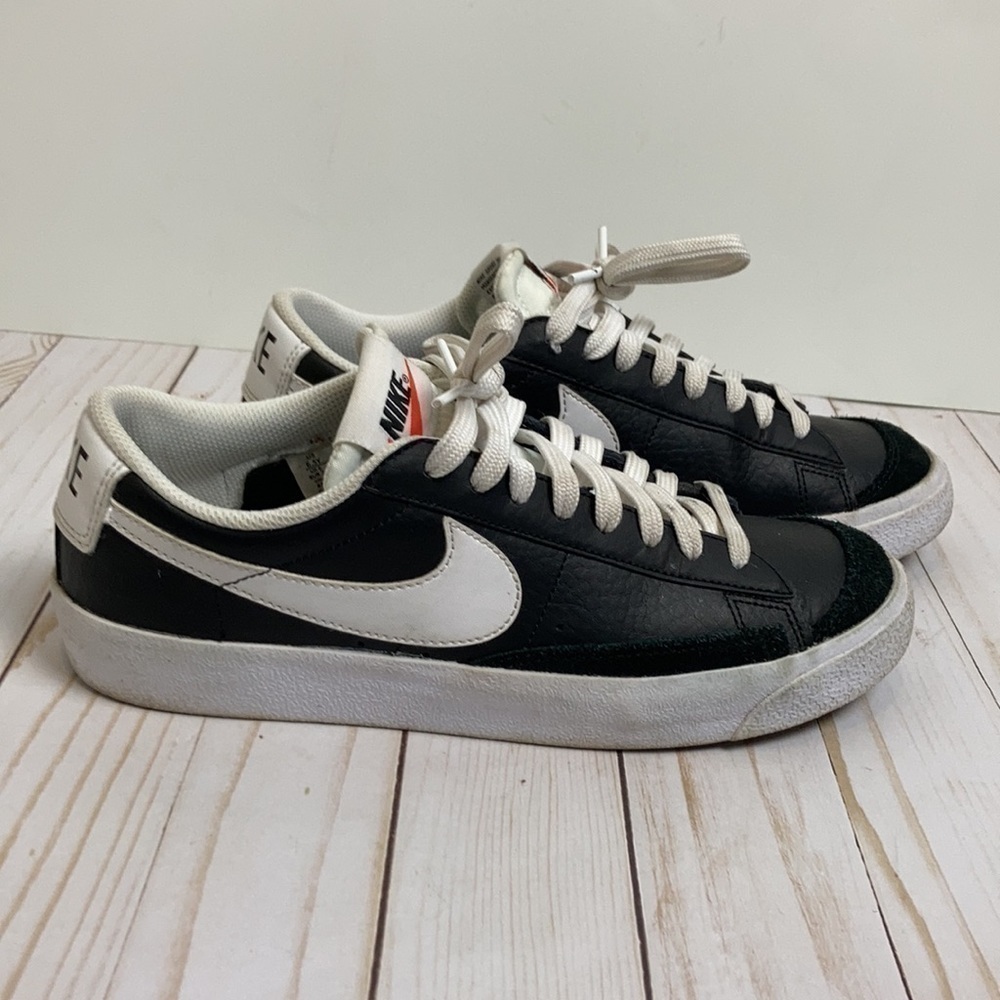 Nike Blazer Low '77 Suede Black/White-White Youth 6.5 streetwear Gym sportswear - Picture 2 of 14